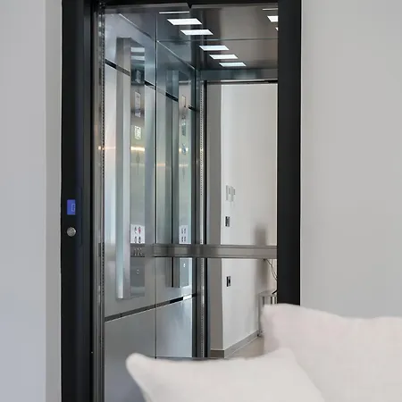 Villa Kymothoe Elite